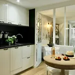Les Petits Volets A 100m De La Apartment *