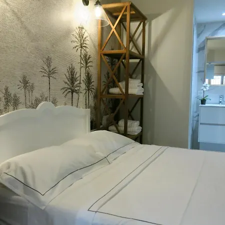 Les Petits Volets Αντίμπ