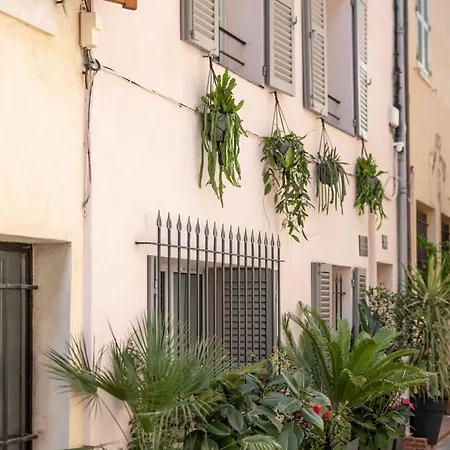 Les Petits Volets A 100m De La Apartment *