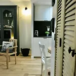 Les Petits Volets A 100m De La Apartmán *