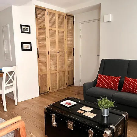 Les Petits Volets A 100m De La Apartmán