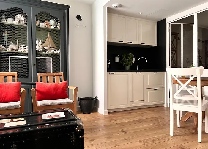 Les Petits Volets Apartament