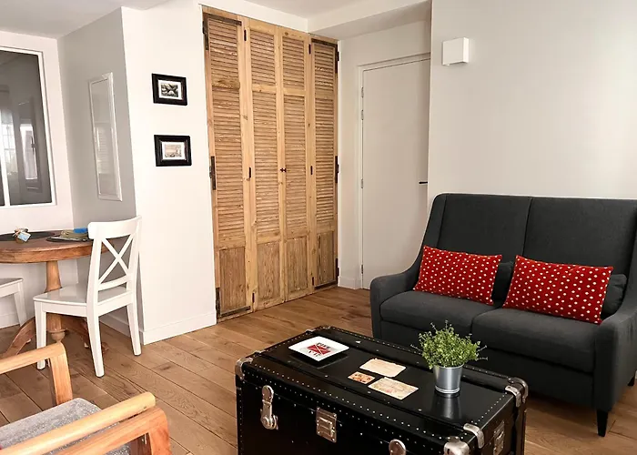 Les Petits Volets Apartament