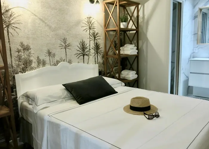 Les Petits Volets Apartament *